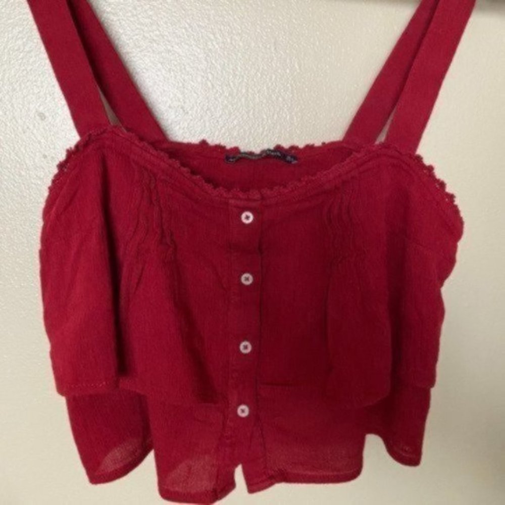 ABERCROMBIE& FITCH FLOWY RED BUTTON CROP TOP S